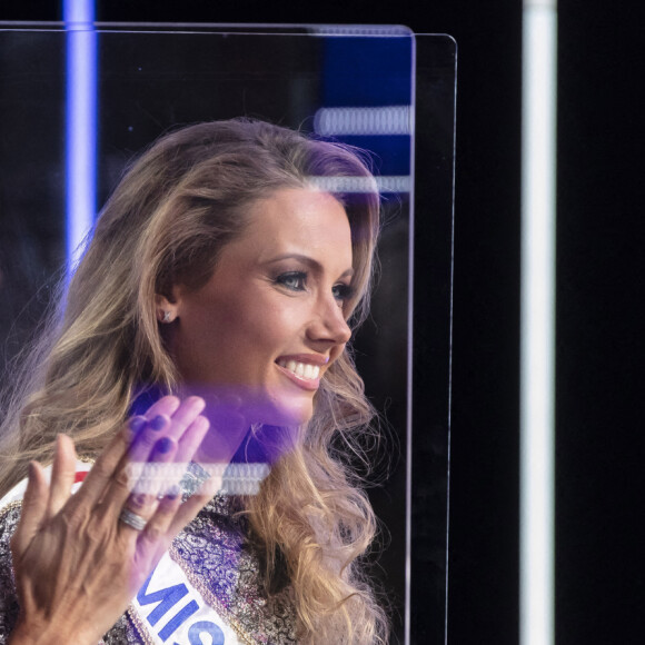 Exclusif - Amandine Petit (Miss France 2021) et Sylvie Tellier - Enregistrement de l'émission "Touche Pas à Mon Poste (TPMP)", présentée par C.Hanouna et diffusée sur C8 © Jack Tribeca / Bestimage 