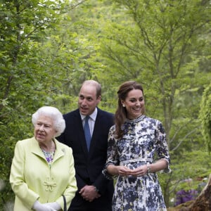 La reine Elisabeth II d'Angleterre, le prince William, duc de Cambridge, et Catherine (Kate) Middleton, duchesse de Cambridge, en visite au "Chelsea Flower Show 2019" à Londres, le 20 mai 2019.