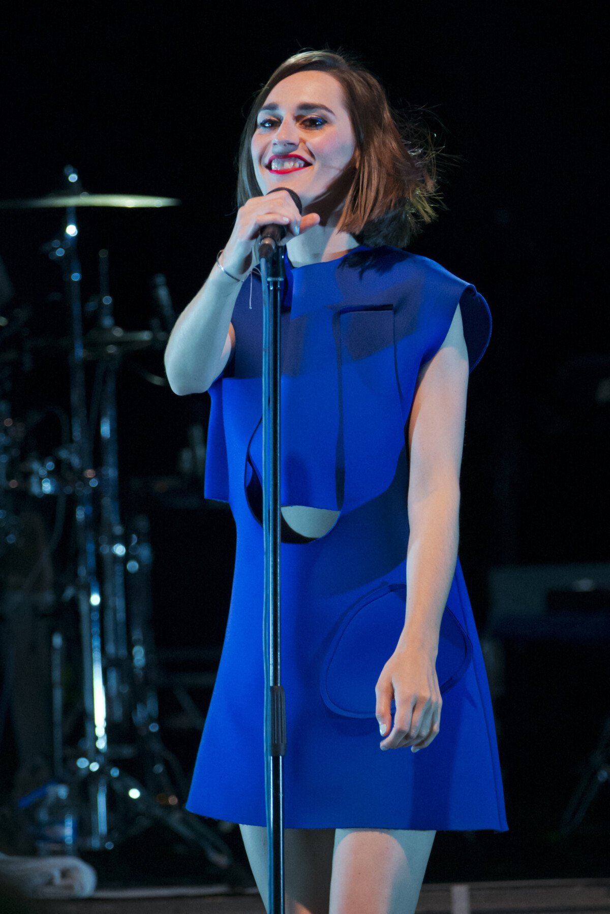 Photo La chanteuse Yelle en concert sur la scène du palais des
