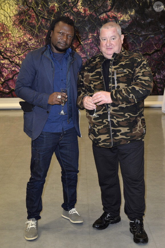 Les artistes Pascale Marthine-Tayou et Claude Lévêque - Diner des amis du musée d'art moderne de la ville de Paris. Le 22 octobre 2013