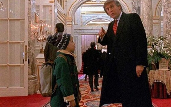 Capture d'écran tirée du fim "Maman j'ai encore raté l'avion" avec Donald Trump - avant qu'il ne soit président - et Macaulay Culkin.