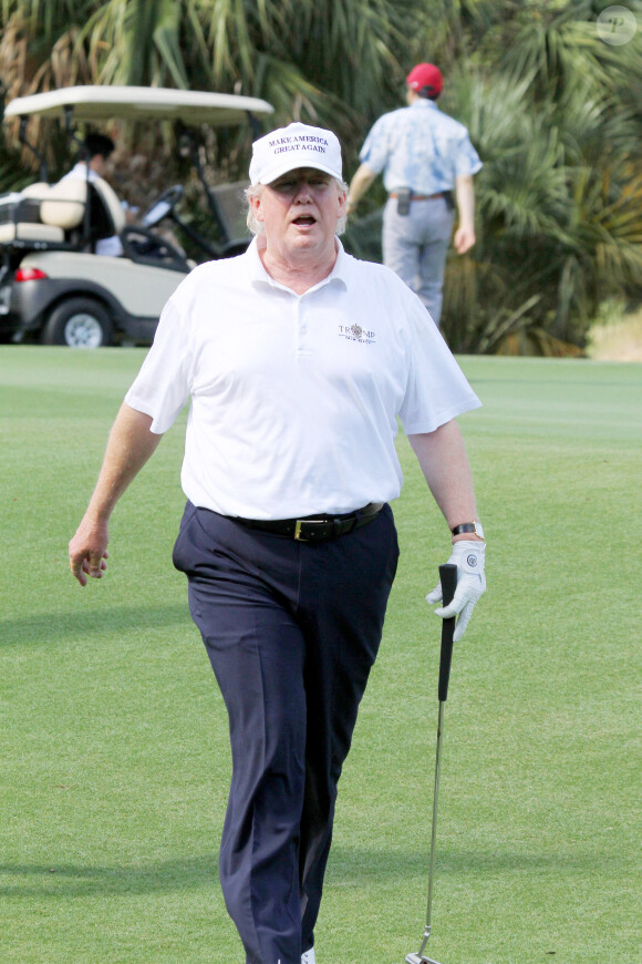 Archives - Exclusif - Le président des Etats-Unis Donald Trump joue au golf avec le premier ministre chinois Shinzo Abe en Floride le 10 février 2017.