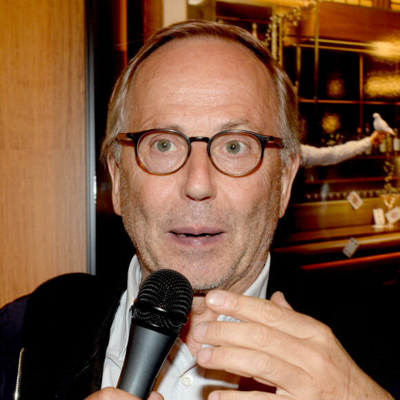 Fabrice Luchini reçoit le prix de la Coupole 2016 pour son premier livre, "Comédie française", il est le 16ème lauréat du prix de la Coupole, du nom de la fameuse brasserie parisienne du boulevard Montparnasse, à Paris, France le 8 juin 2016. © Rachid Bellak/Bestimage