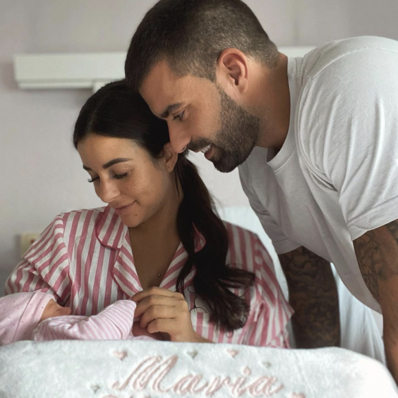 Vincent Queijo, sa fiancée Rym Renom et leur fille Maria-Valentina s'installent à Dubaï.