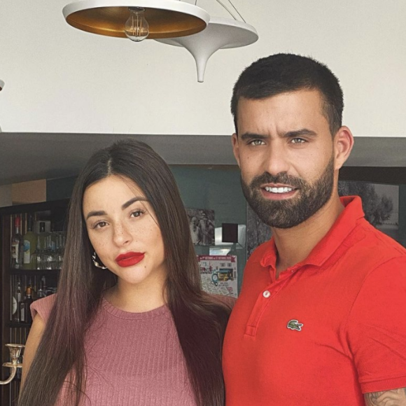 Vincent Queijo, sa fiancée Rym Renom et leur fille Maria-Valentina s'installent à Dubaï.