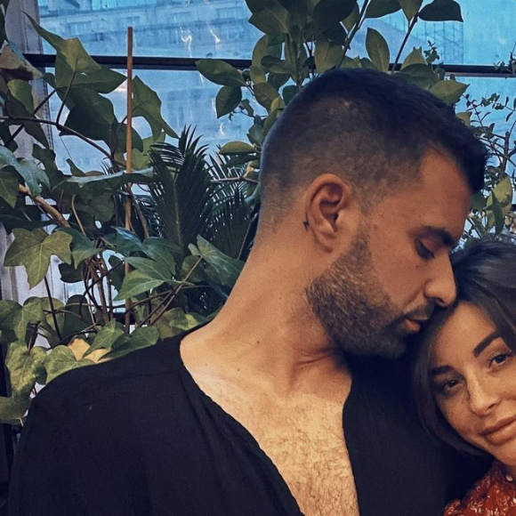 Vincent Queijo, sa fiancée Rym Renom et leur fille Maria-Valentina s'installent à Dubaï.
