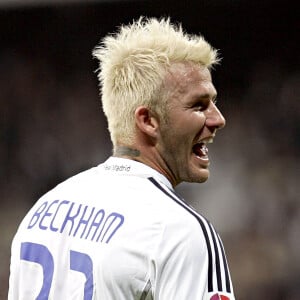 David Beckham, coiffé de cheveux blond platine avec le Real Madrid en 2007.