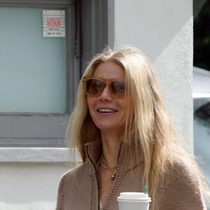 Exclusif - Gwyneth Paltrow arrive souriante à un rendez-vous à Los Angeles le 20 février 2019.