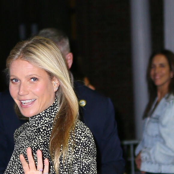 Gwyneth Paltrow et son mari B. Falchuk quittent le 92Y à New York, le 25 septembre 2019