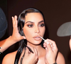 Le maquilleur Rokael Lizama (à droite) et Kim Kardashian.