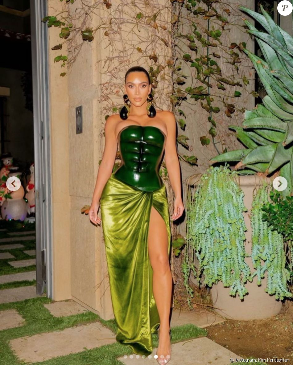 Kim Kardashian fête Noël. Décembre 2020. - Purepeople