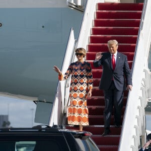 Donald et Melania Trump arrivent à Palm Beach, en Floride, le 20 janvier 2021, quelques minutes après l'investiture de Joe Biden. @Greg Lovett/The Palm Beach Post via USA TODAY NETWORK /SPUS/ABACAPRESS.COM