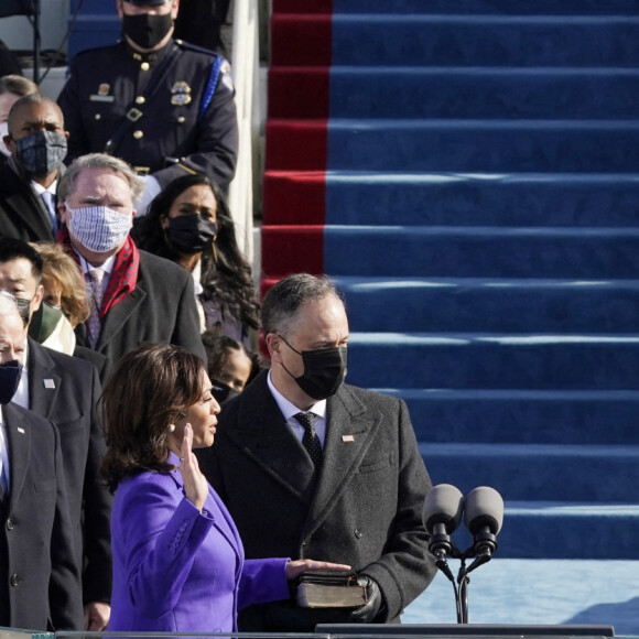 Kamala Harris et son mari Douglas Emhoff à la cérémonie d'investiture du 46ème président des États-Unis et de la vice-présidente au Capitole à Washington. Le 20 janvier 2021.