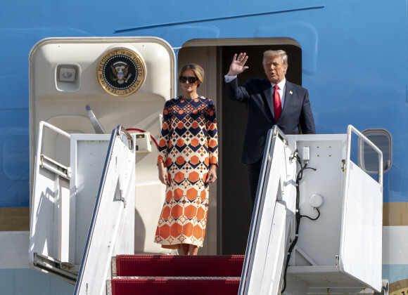 Donald et Melania Trump arrivent à Palm Beach, en Floride, quelques minutes après l'investiture de Joe Biden. @Greg Lovett/The Palm Beach Post via USA TODAY NETWORK /SPUS/ABACAPRESS.COM