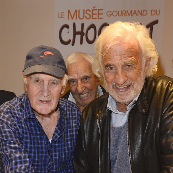 Rémy Julienne, Charles Gérard et Jean-Paul Belmondo - Lancement du "Wall of fame de Choco-Story" avec l'empreinte en chocolat des mains de célébrités au musée gourmand du chocolat. © Coadic Guirec/Bestimage