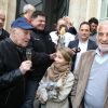Exclusif - L'acteur Jean-Paul Belmondo a fêté son anniversaire (83 ans) avec ses fans et Rémy Julienne dans la cour de son immeuble de la rue des Saint-Père à Paris. Le 9 avril 2016. © Sébastien Valiela / Bestimage