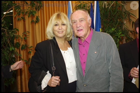 Mylène Demongeot et Rémy Julienne ont reçu la médaille d'or de la ligue universelle du bien public. Paris.