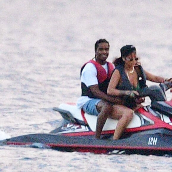 Exclusif - Rihanna et A$AP Rocky s'éclatent en vacances à la Barbade. Le 28 décembre 2020. Ils ont passé les fêtes de Noël ensemble et profité de moments de tendresse sur un yacht.