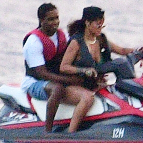 Exclusif - Rihanna et A$AP Rocky s'éclatent en vacances à la Barbade. Ils ont passé les fêtes de Noël ensemble et profité de moments de tendresse sur un yacht.