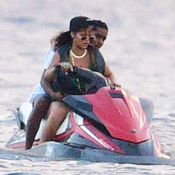 Exclusif - Rihanna et A$AP Rocky s'éclatent en vacances à la Barbade. Le 28 décembre 2020. Ils ont passé les fêtes de Noël ensemble et profité de moments de tendresse sur un yacht.