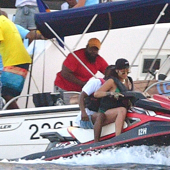 Exclusif - Rihanna et A$AP Rocky s'éclatent en vacances à la Barbade. Le 28 décembre 2020. Ils ont passé les fêtes de Noël ensemble et profité de moments de tendresse sur un yacht.