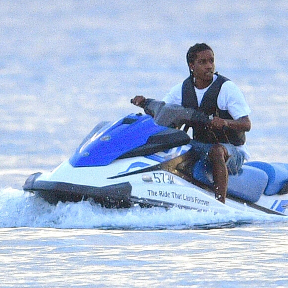 Exclusif - Rihanna et A$AP Rocky s'éclatent en vacances à la Barbade. Le 28 décembre 2020. Ils ont passé les fêtes de Noël ensemble et profité de moments de tendresse sur un yacht.