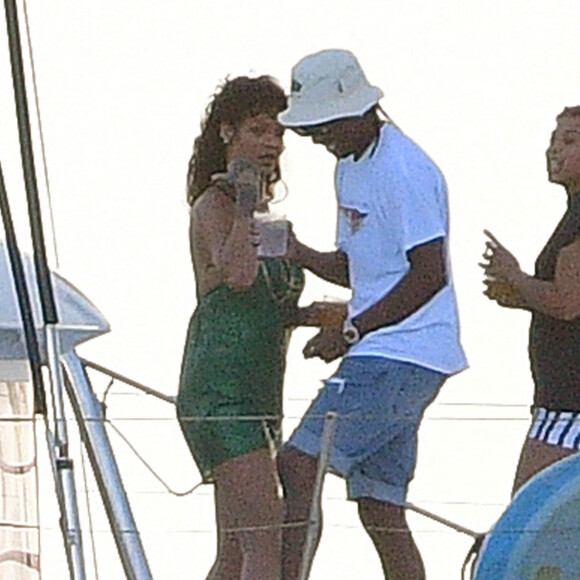 Exclusif - Rihanna et A$AP Rocky s'éclatent en vacances à la Barbade. Le 28 décembre 2020. Ils ont passé les fêtes de Noël ensemble et profité de moments de tendresse sur un yacht.