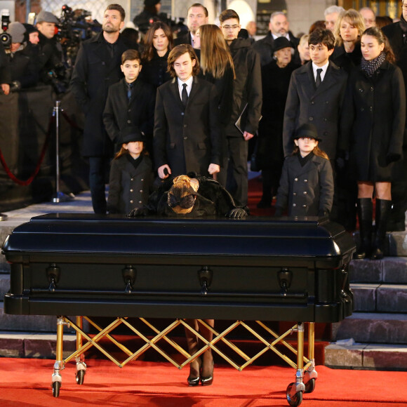 Céline Dion, ses enfants René-Charles Angélil, les jumeaux Nelson Angélil et Eddy Angélil, Anne-Marie Angélil-Dupré, la fille de René Angélil et son mari Marc Dupré et Jean-Pierre Angéli, le fils de René Angélil - Sorties des obsèques nationales de René Angélil en la Basilique Notre-Dame de Montréal, le 22 janvier 2016.© Morgan Dessales/Bestimage 