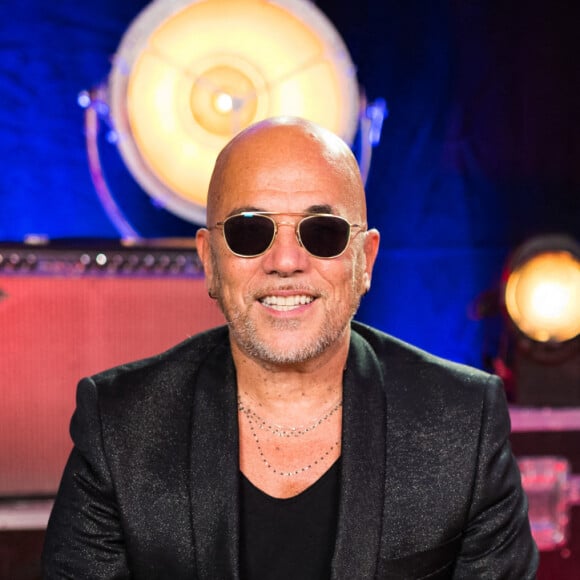 Exclusif - Pascal Obispo - Backstage de l'enregistrement de l'émission "300 Choeurs chantent Les plus beaux duos" à Paris, qui sera diffusée le 8 janvier 2021 sur France 3. © Tiziano Da Silva / Bestimage 