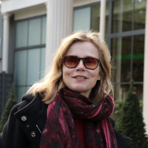 Isabelle Carré - Arrivées des people à l'enregistrement de l'émission "Vivement dimanche " à Paris le 19 février 2020.