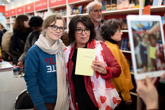 Isabelle Carré - Salon du Livre de Paris 2019 du 15 au 18 mars 2019 à la Porte de Versailles. Le 16 mars 2019. © Lionel Urman / Bestimage