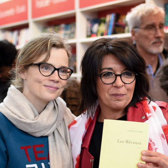 Isabelle Carré - Salon du Livre de Paris 2019 du 15 au 18 mars 2019 à la Porte de Versailles. Le 16 mars 2019. © Lionel Urman / Bestimage