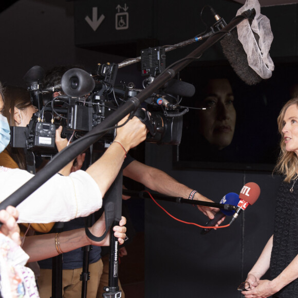 Exclusif - Isabelle Carré -Lancement du film De Gaulle au cinéma UGC Ciné Cité les Halles avec le ministre de la culture à Paris le 22 juin 2020. © Olivier Borde / Bestimage