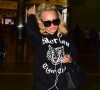 Exclusif - Pamela Anderson arrive à l'aéroport de LAX à Los Angeles. Pamela s'est retrouvé sans batterie de téléphone à son arrivée et dans l'incapacité de contacter son chauffeur. Pamela est retourné dans le hall de l'aéroport pour recharger son téléphone. Le 29 septembre 2019.