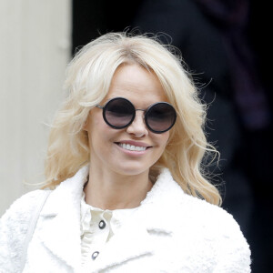 Pamela Anderson - Sorties du défilé de mode printemps-été 2019 "Chanel" au Grand Palais à Paris. Le 2 octobre 2018. © Veeren-CVS / Bestimage