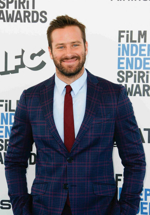 Info - Armie Hammer accusé de cannibalisme démissionne d'un tournage - Armie Hammer à la soirée Film Independent Spirit Awards à Santa Monica, le 23 février 2019