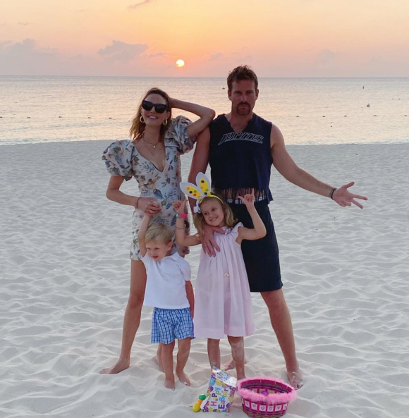 Elizabeth Chambers, Armie Hammer et leurs deux enfants Harper et Ford. Avril 2020.