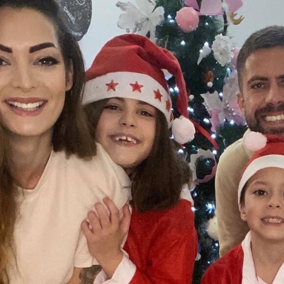 Emilie Nef Naf, révélée dans "Secret Story" et participante à "Mamans & Célèbres. Elle file le parfait amour avec le footballeur Jérémy Ménez, avec qui elle a deux enfants Maëlla et Menzo.