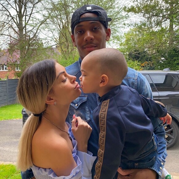 Mélanie Da Cruz, heureuse avec son mari le footballeur Anthony Martial et leur fils Swan.