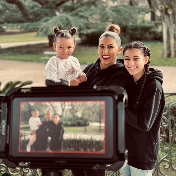 Wafa en tournage avec ses filles Manel et Jenna pour "Mamans & Célèbres", 1er février 2021