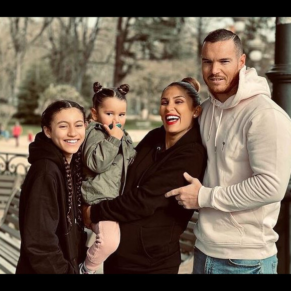 Wafa avec son mari Oliver et ses filles Manel et Jenna, janvier 2021