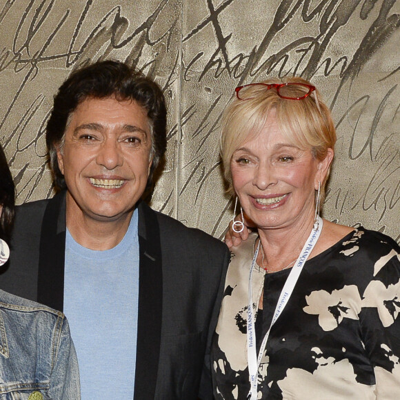 Exclusif - Frédéric François, sa femme Monique et leurs enfants Victoria, Gloria, Anthony dans les backstage du concert de Frédéric François à l'Olympia à Paris. © Patrick Carpentier / Bestimage 