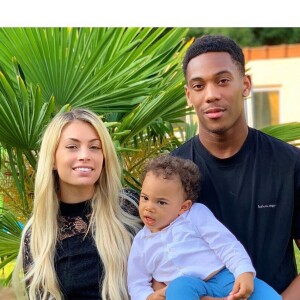 Mélanie Da Cruz, son mari le footballeur Anthony Martial et leur fils Swan.