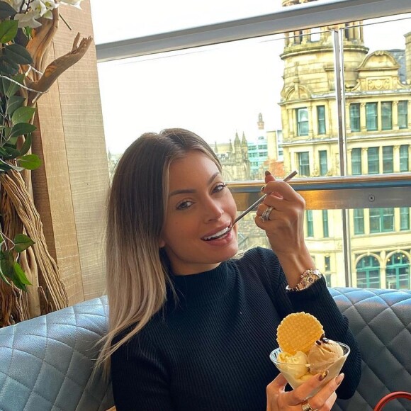 Mélanie Da Cruz, candidate de télé-réalité mariée au footballeur Anthony Martial, avec qui elle a un petit garçon prénommé Swan.