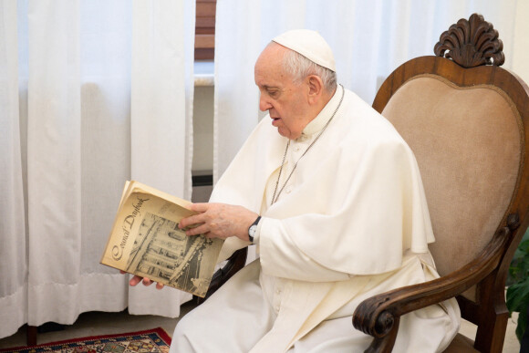 Le pape François en audience avec une délégation de l'agence de presse américaine "Catholic News Service" au Vatican. Le 1er février 2021.