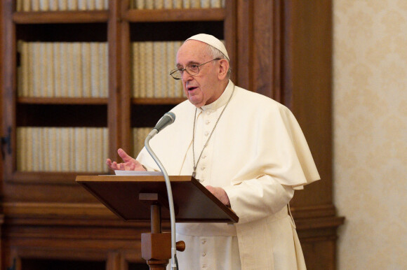 Le pape François récite la prière de l'Angélus de midi au Vatican le 24 janvier 2021.