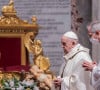 Le pape François célèbre la messe de Noël à la basilique Saint-Pierre au Vatican le 24 décembre 2020.