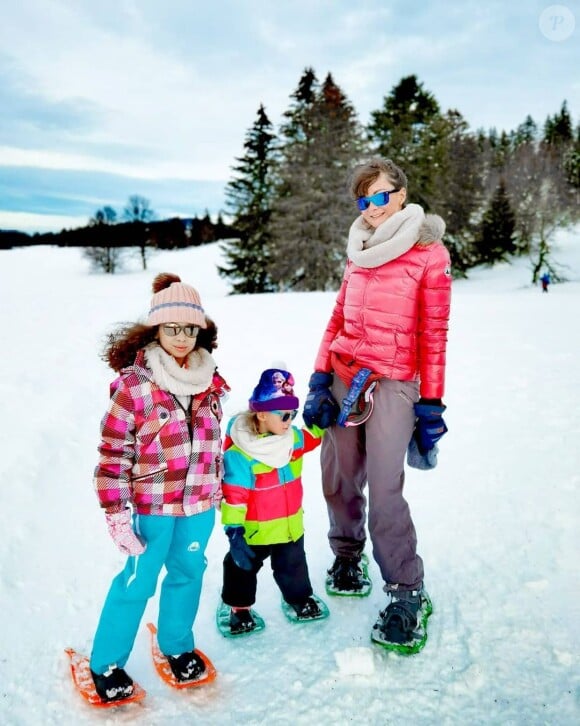 Alexandra de "Koh-Lanta" avec ses deux filles à la neige, le 21 janvier 2021