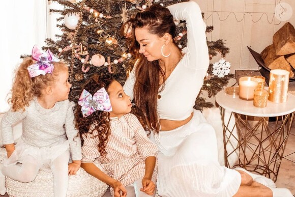 Alexandra de "Koh-Lanta' avec ses filles avant Noël, le 12 décembre 2020