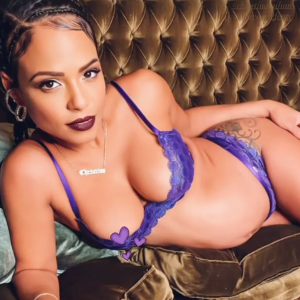 Christian Milian, enceinte, pose en lingerie pour la marque Savage x Fenty.